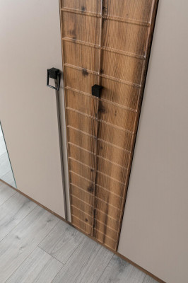 Schlofzëmmer Modern Garnitur Textil Duebelbett Holz Kleederschaf 4tlg