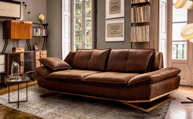 Modern Brong Faarf 3-Sëtzer Sofa Komfort an Stil an engem Ensemble nei.