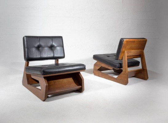 Supermoderne Design-Sëtz Wunnzëmmermiwwelen aus Holz a schwaarzer Faarf am Luxus-Stil.
