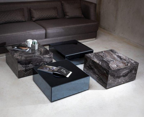 Stilvollen Dësch fir d'Couch aus Glas am minimalistischen Stil fir d'Wunnzëmmer