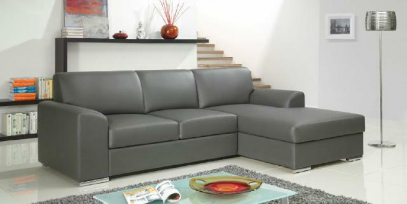 Innovatioun am Wunnzëmmer Ecksofaen mat Stoffpolsterung an auszéierbarer Schloffonktion.