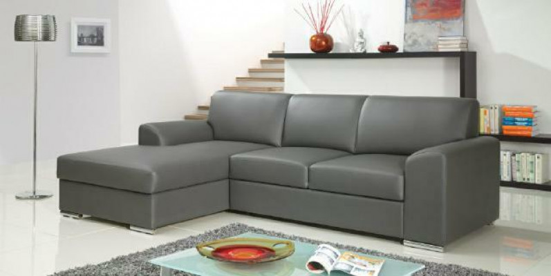Innovatioun am Wunnzëmmer Ecksofaen mat Stoffpolsterung an auszéierbarer Schloffonktion.