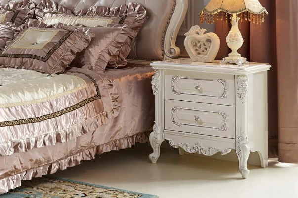 Klassescht Chesterfield-Schlofzëmmer-Set aus Holz mat Lieder-Elementer