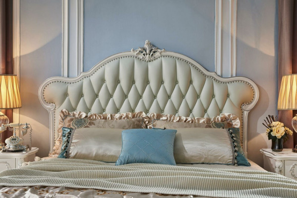 Elegante Chesterfield-Bett klassesche Stil mat passenden Nuetsdëscher