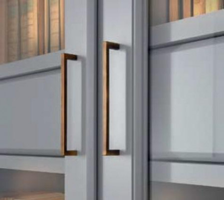 Groue Bicherregal mat Glasdieren - Stilvoll Späicherléisung fir Är Bichersammlung