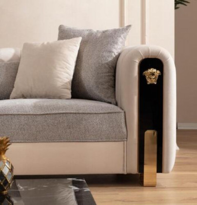 Luxuriéise gepolsterten 3-Sëtzer-Sofa a Beige am zäitgenëssesche Stil