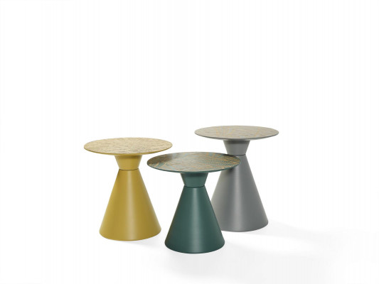 Luxuriéist Set vu 3 Designer-Descht aus Naturholz fir de Wunnzëmmer.