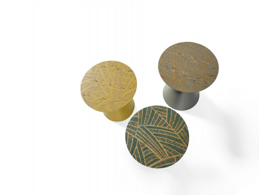 Luxuriéist Set vu 3 Designer-Descht aus Naturholz fir de Wunnzëmmer.