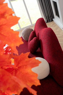 Designer 3-Sëtzer Sofa roude Faarf a Form vun Lëppestëft stilvoll Sitzpolster