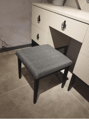 Komfortabel a stilvoll Modern Hocker fir Schlofkummer Textil Nei