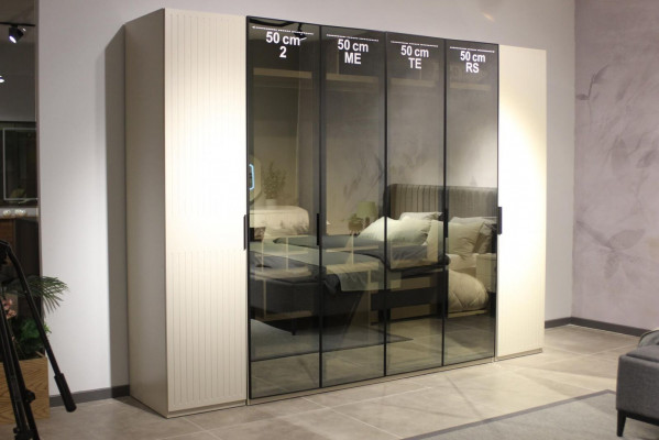 Nei a Modern Schlofzëmmer Héichwäertege Kleederschaf mat Eleganten Design