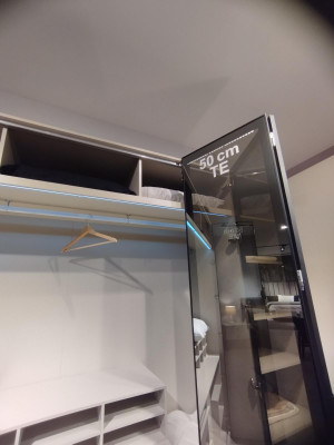 Nei a Modern Schlofzëmmer Héichwäertege Kleederschaf mat Eleganten Design