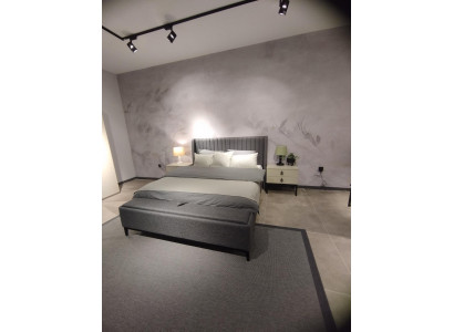 Luxuriéist Schlofzëmmer Set Designer Duebelbett Elegantes 2x Nuetsdëscher
