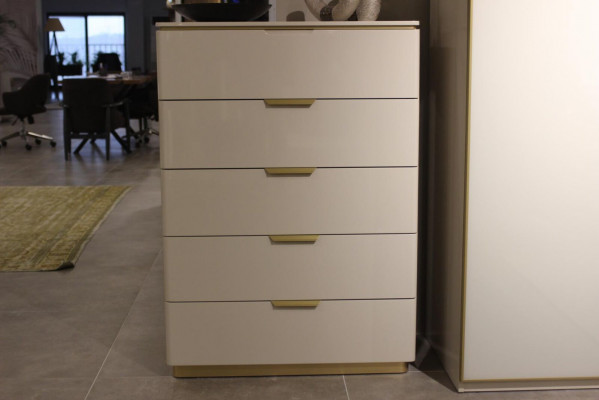 Design Miwwelen Schlofkummer Luxus Kommode mat 4 Schief Noutschaf Holzausgab Holzausgab Nei