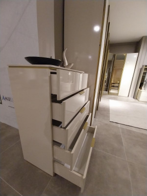 Design Miwwelen Schlofkummer Luxus Kommode mat 4 Schief Noutschaf Holzausgab Holzausgab Nei