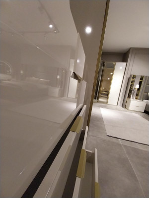 Design Miwwelen Schlofkummer Luxus Kommode mat 4 Schief Noutschaf Holzausgab Holzausgab Nei