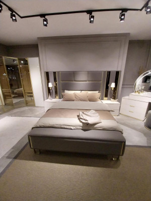 Luxus Schlofzëmmer Set Bett + 2x Nuetsdëscher + Bänk Design Miwwelen 4 Stéck. Nei