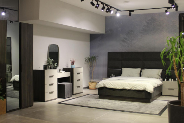 Komplett Schlafzimmer Miwwel Set Bett 2x Nuetsdësch Schminktisch Spigel 8tlg Nei