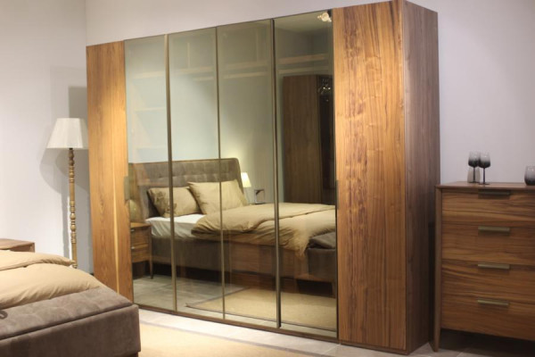 Schlofkummer Set Bett + 2x Nuettschräiner Kommode Kleederschaf Luxus Set Nei