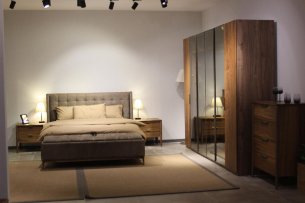 Designer Schlofzëmmer Set Luxus Bëtt 2x Nopersdësch Holz Komplett nei 3 Deeler.