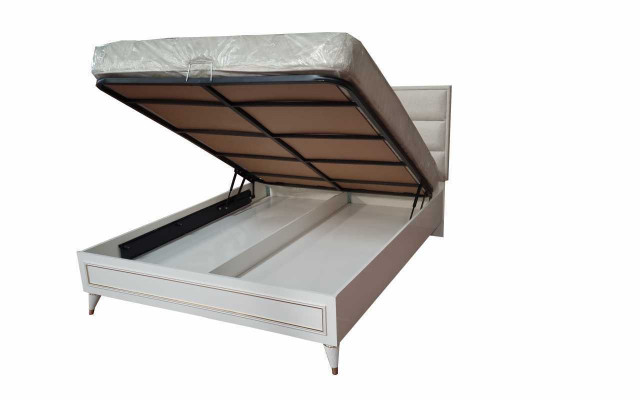 Wäiss Schlofzëmmer Miwwelen Holz Glasschaf Textil Duebelbett Nuetsdëscher