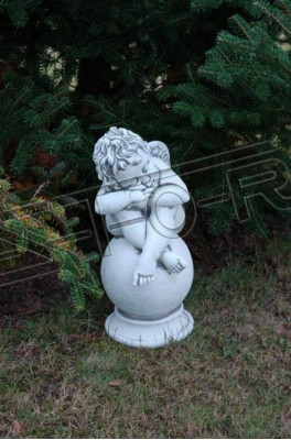 Grafdekor Steendekoratioun Engel Figur Skulptur Gott Helleg
