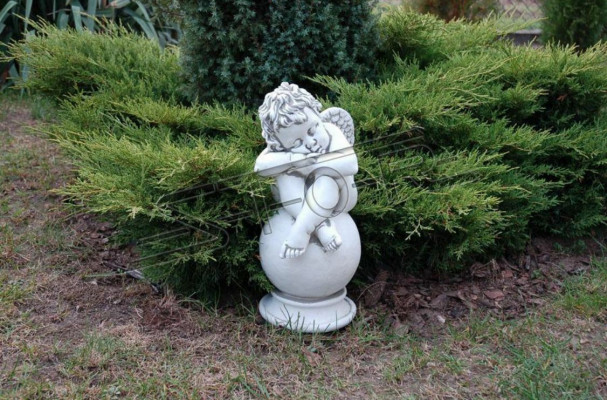 Grafdekor Steendekoratioun Engel Figur Skulptur Gott Helleg