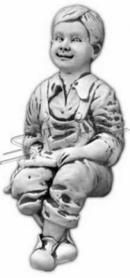Jonge Bub Sëtzfigur Statu Figur Skulptur Statuen Gaart