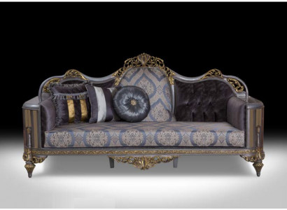 Sofa am klassesche Stil mat Chesterfield-Design fir d'Wunnzëmmer.