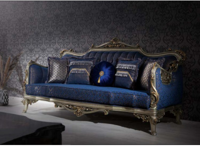 Exquisite klassesch Sofa fir d'Wunnzëmmer mat gëllene Musteren