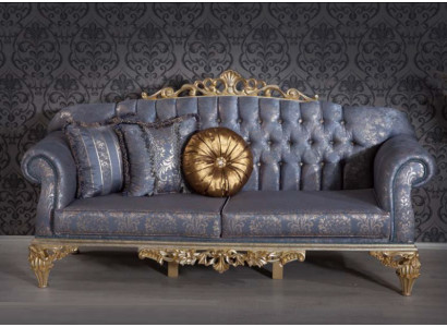 Héichwäertegt klassescht Sofa am Chesterfield-Design fir d’Wunnzëmmer mat gëllenen Këssen.