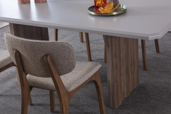 Designer Iesszëmmer Set besteet aus engem 5-Deeler Iessdësch an 4 modernen Still.