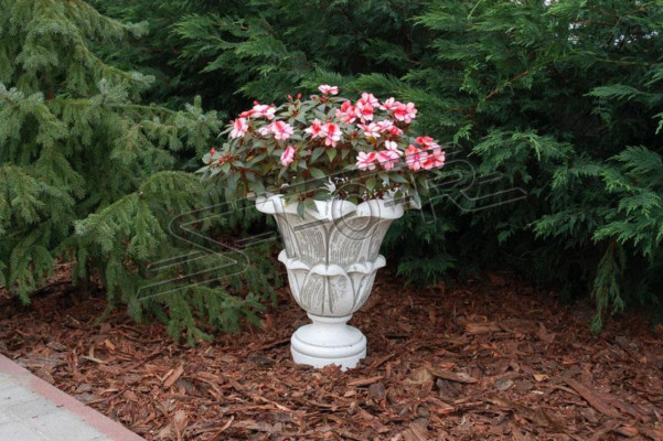 Blummekuerf Blummen Vase Gefäss Gaart Figuren Terrass Dekoratioun Statuette
