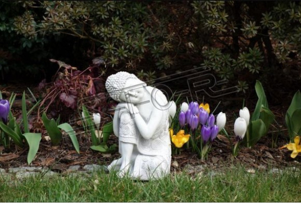 Dekorativ Buddha Skulptur a Steenoptik. Grouss Figur Skulptur fir de Gaart.