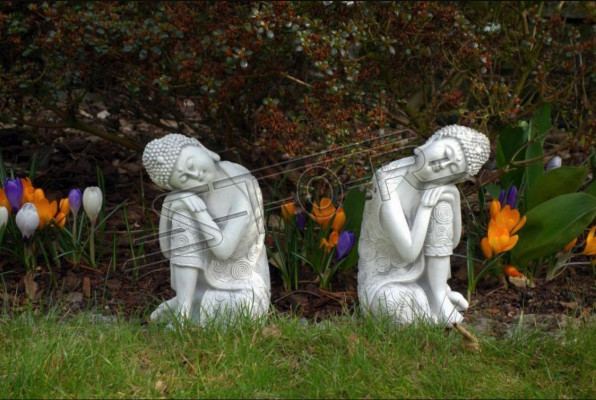Dekorativ Buddha Skulptur a Steenoptik. Grouss Figur Skulptur fir de Gaart.