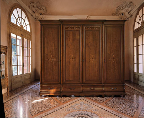 Massivholz Kleederschaf Miwwelen Schaf Schlofkummer Schief Made in Italy Nei