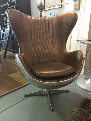 Eeërstull Lieder Braun Metall Sëlwer Ouersessel Eeër Stull Flieger Club