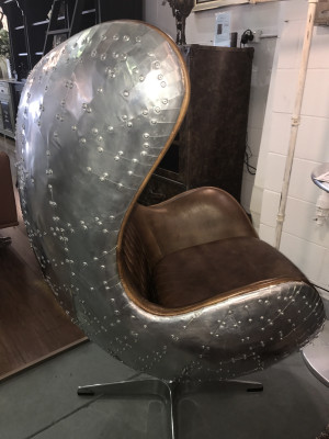Eeërstull Lieder Braun Metall Sëlwer Ouersessel Eeër Stull Flieger Club