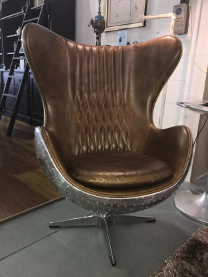 Eeërstull Lieder Braun Metall Sëlwer Ouersessel Eeër Stull Flieger Club
