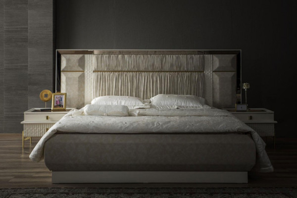 Schlofzëmmer Duebelbett Garnitur Holz Beige Stoff Nuetsdëscher Set 3 Deeler