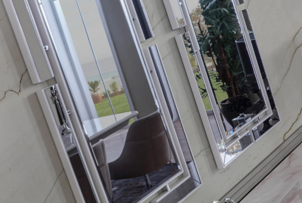 Design Iesszëmmer Set Iessdësch + 4x Still + Anrichte mat 2x Spigel 8 Deeler