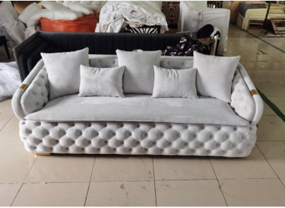 luxuriéis Designer gro 3-Sëtzer Luxus Chesterfield Stoffsofa modern nei