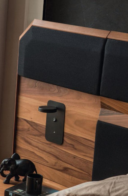 Braun-Schwaarz Holz Schlofzëmmer Set Duebelbett 2x Nuetsdëscher 3 Deeler
