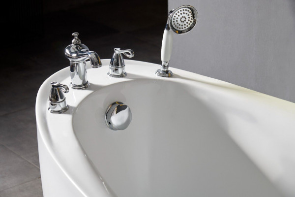 Badekummer Owal Buedbidden Fräistehend 160x80 Armaturen Komplett