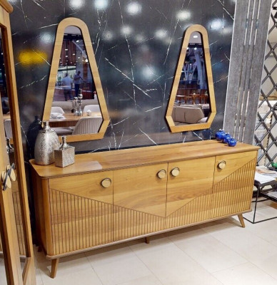 Stilvoll Braun Anrichte Luxus 4-Dieren Holzkommode Robust Holz Miwwelen