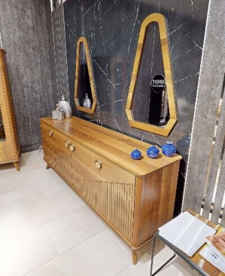 Stilvoll Braun Anrichte Luxus 4-Dieren Holzkommode Robust Holz Miwwelen