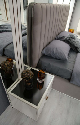 Design-Schlofzëmmer-Saz Elegant Luxus-Bett an 2x Nuetsdëscher Modern