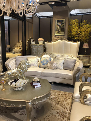 Ronn Sofa Holz geschnëtzte Véiersëtzer Couch Lieder Chesterfield Wunnen