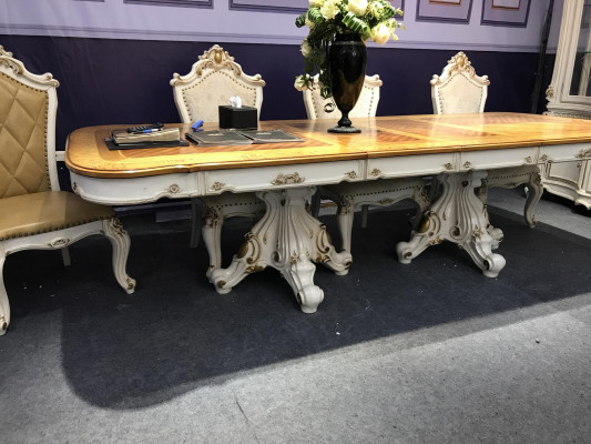 Kinnekräichlech Iesszëmmer Garnitur Barock Rokoko Dësch mat 6x Still