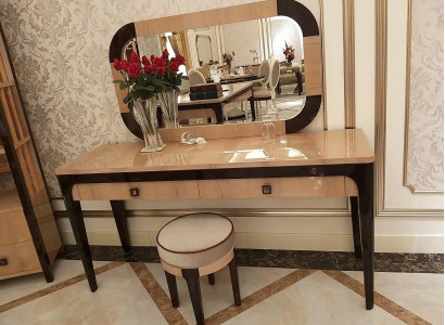 Dësch Konsole Spigel Kommode Schminktisch Schlofzëmmer Hocker Set